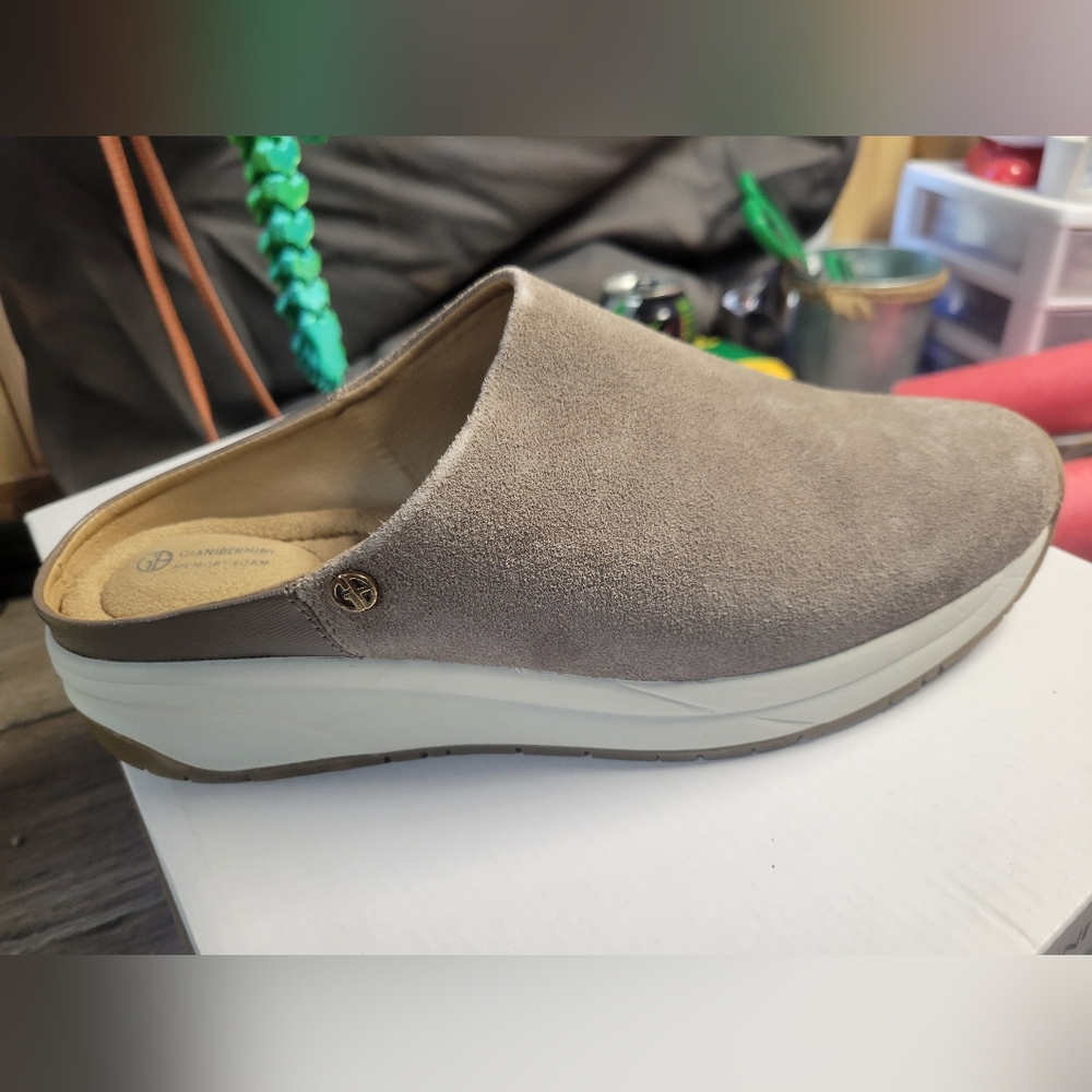 GIANI BERNINI NIB Nathaleel Taupe Slip On Shoes Women's Size‎ 9.5